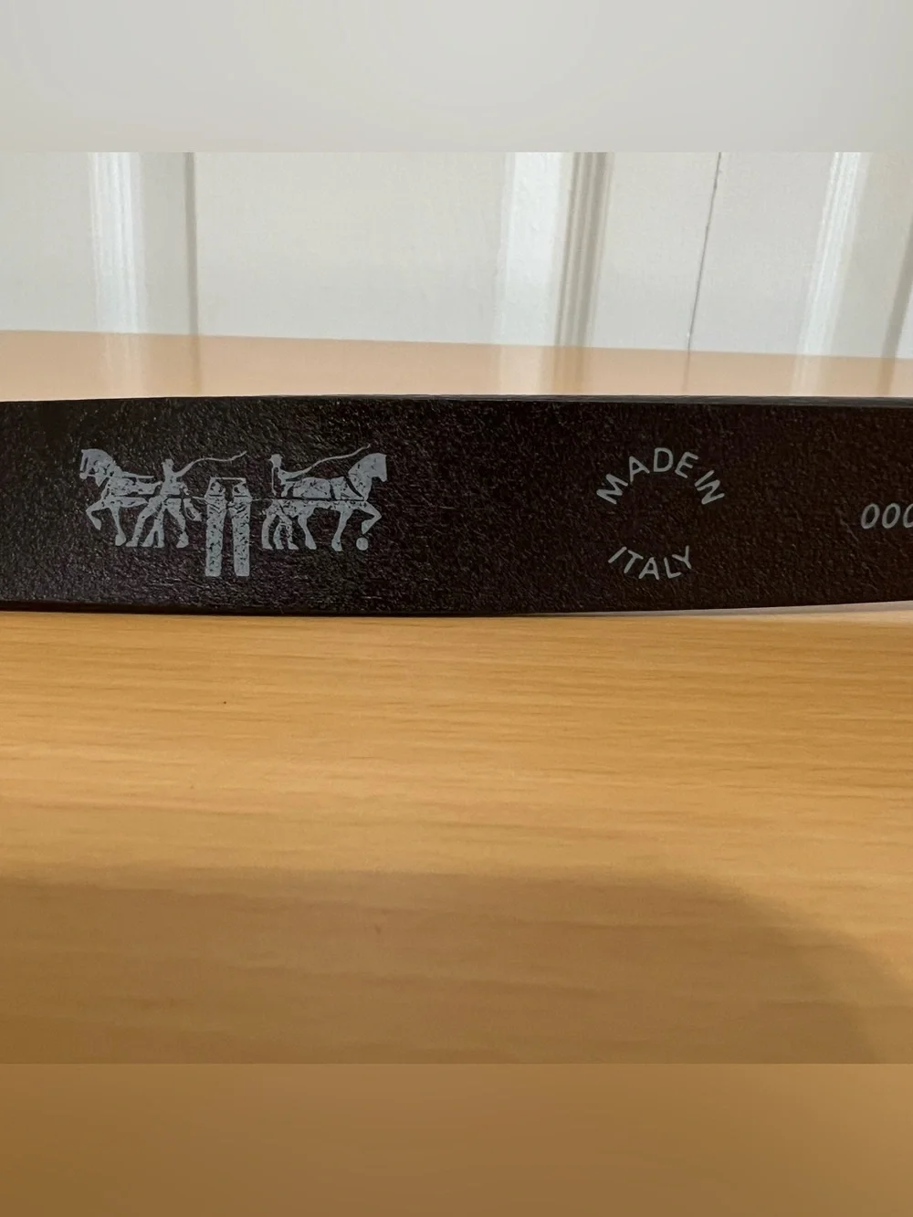 Levi’s Dark Brown Full Grain Leather Belt Brass Buckle Embossed Logo Sz 44 Italy
